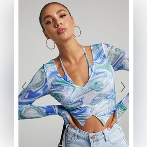 BY DYLN SUKI TOP IN BLUE PRINT